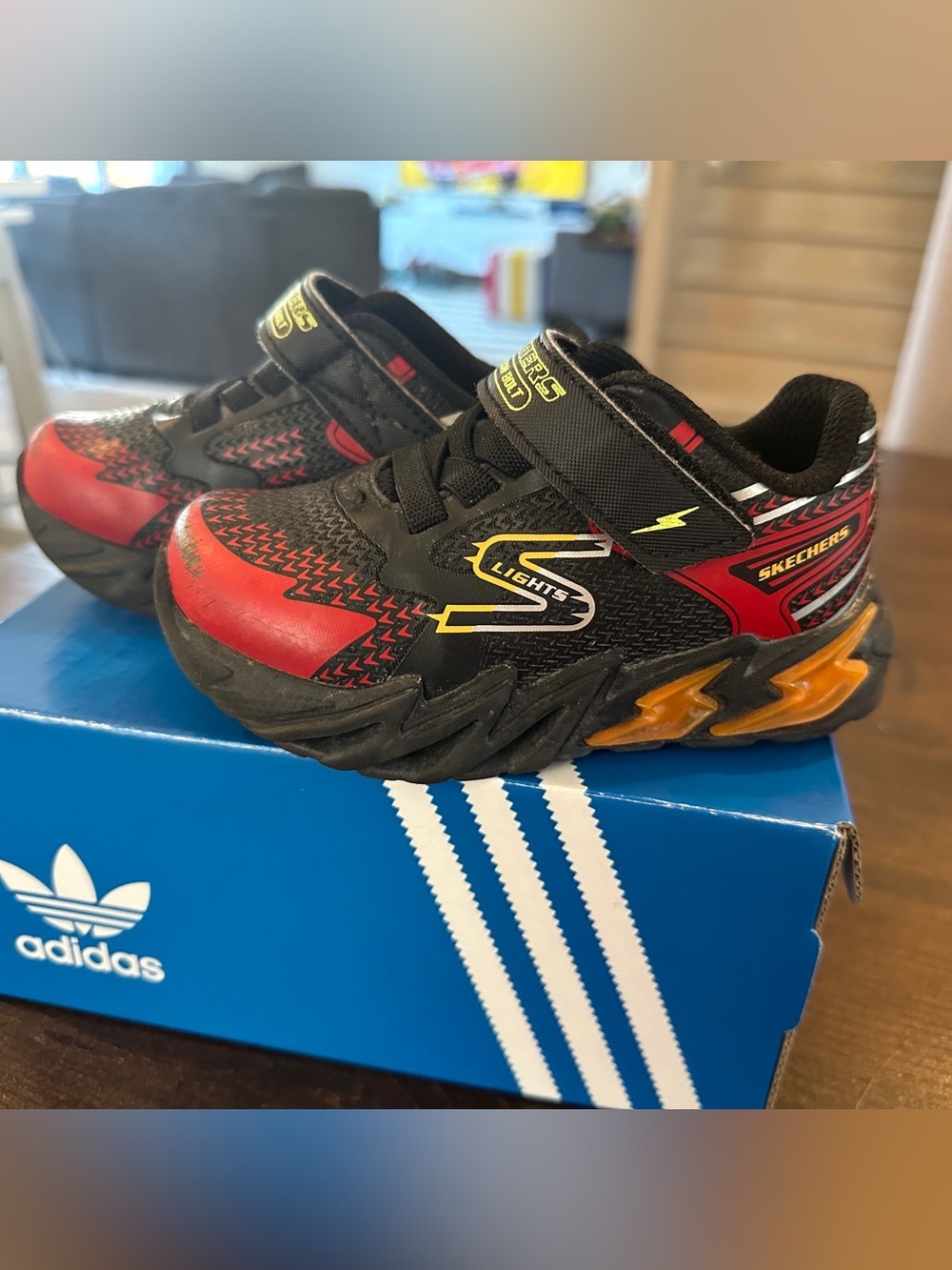 Sketchers S- Lights: Flex Glow Bolt Light Up Toddler Sneakers Size 7C Black Red